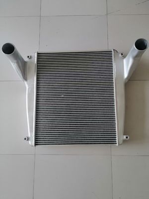 LKW Nissans UD CD4 silberne Farbe Intercooler-590*750