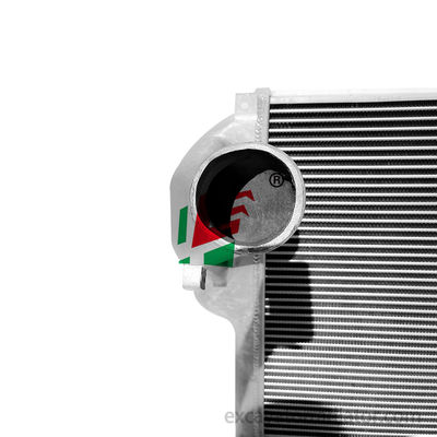 Isuzu Truck Intercooler C02151100 Schwerlastlastwagen Hochwertiger Intercooler Luftkühler