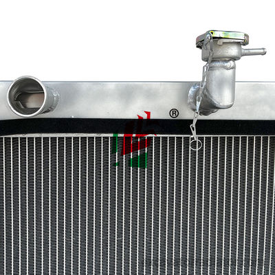 Jianghuai JAC1024 Bus-Kühlermontage Aluminium Passagierfahrzeuge Kühlsystem Wasserbehälter Silberfarbe