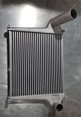 Verdickter Rohr Hino-Intercooler für Heizkörper AZ9525530003